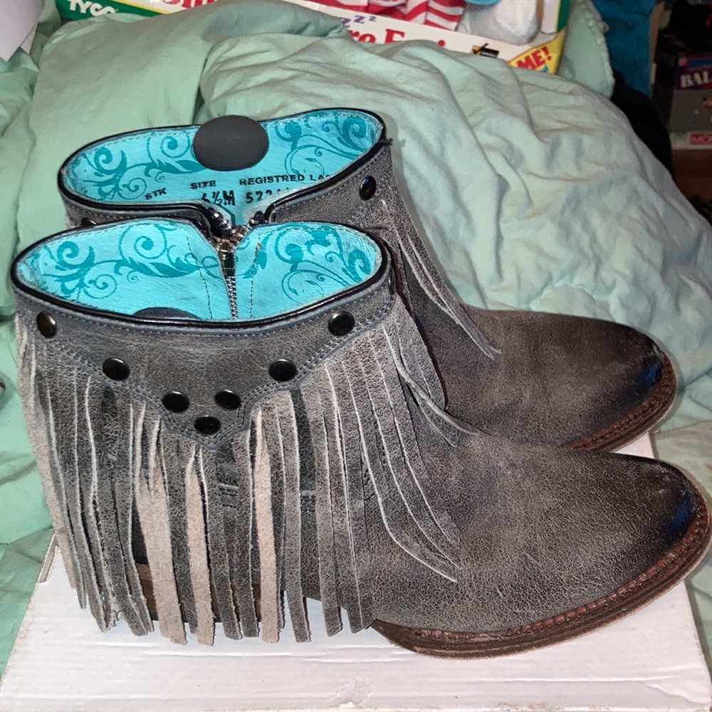 CORRAL GRAY FRINGE LEATHER BOOTIES